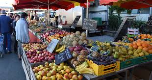 Beaumont/Sarthe - Place des Halles et Place Drouin le mardi de 8h à 13h